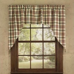 Park Design Lot of curtains ( Lemon Pepper)